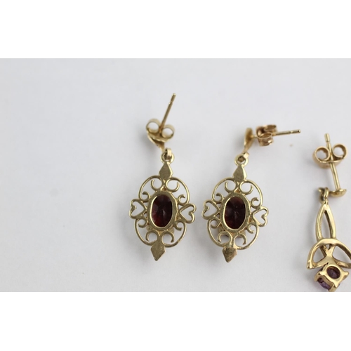 253 - 3 x 9ct gold paired gemstone earrings inc. garnet and amethyst (3.7g)