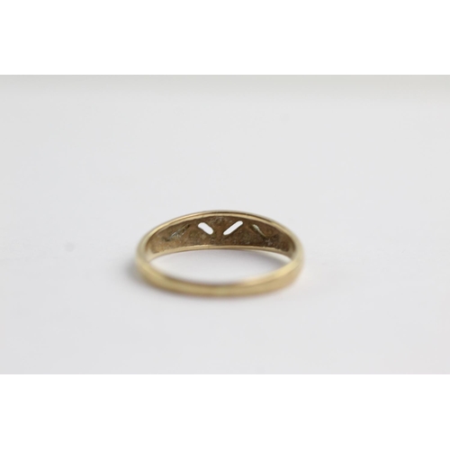 269 - 9ct gold diamond set dress ring (1.5g) Size K