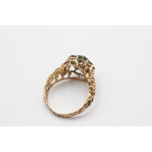 274 - 9ct gold synthetic spinel brutalist cutwork framed ring (3.5g) Size P