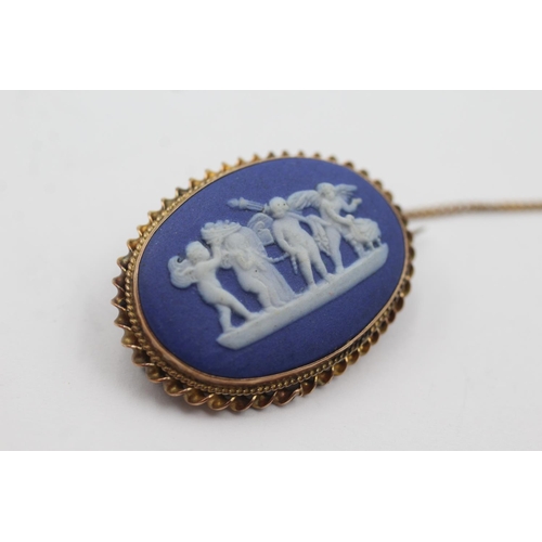 28 - 9ct gold antique wedgwood blue jasperware cherub brooch (9.1g)