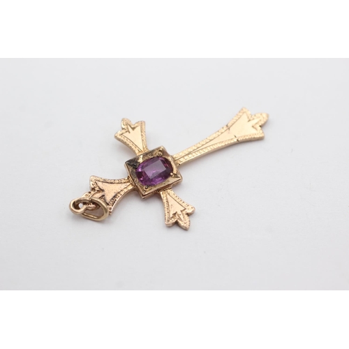 283 - 9ct gold tourmaline cross pendant (2.6g)