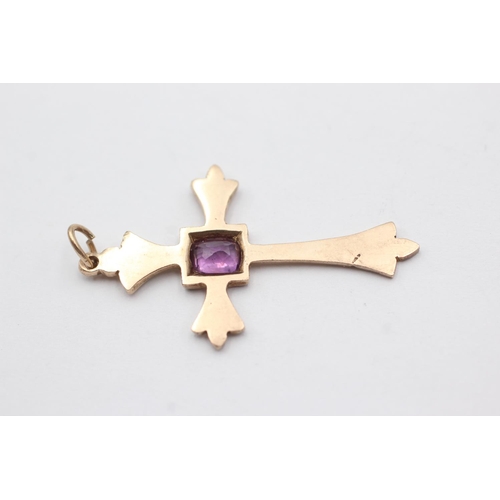 283 - 9ct gold tourmaline cross pendant (2.6g)