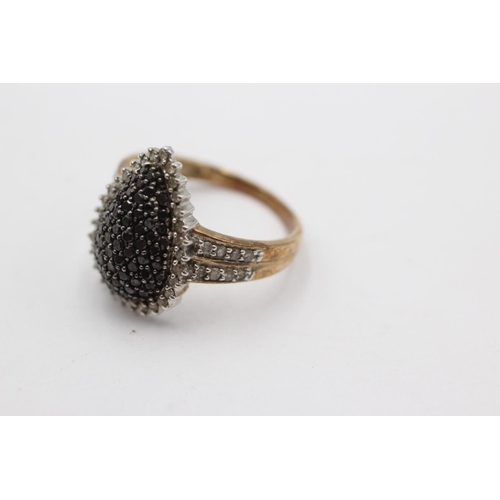 297 - 9ct gold diamond & black diamond dress ring (3.4g) Size P