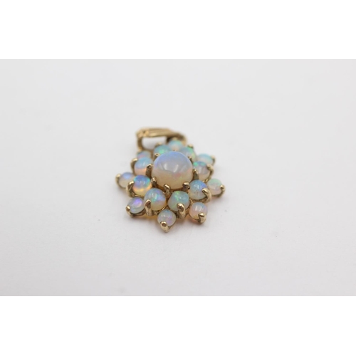 300 - 9ct gold opal cluster floral pendant (1.5g)