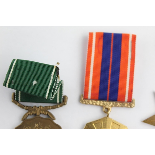 395 - WW2 South African MEDAL Group w/ Ribbon Bar Inc Mounted Group Named