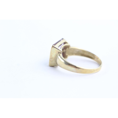 40 - 9ct gold amethyst fronted ring (3g) Size N