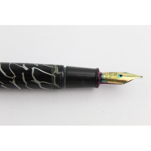 471 - Vintage CONWAY STEWART 24 Black FOUNTAIN PEN w/ 14ct Gold Nib WRITING