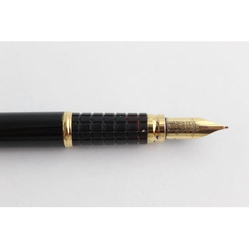 488 - WATERMAN Black Lacquer FOUNTAIN PEN w/ 18ct Gold Nib WRITING