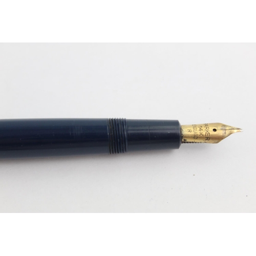 493 - Vintage PARKER Victory Navy FOUNTAIN PEN w/ 14ct Gold Nib WRITING