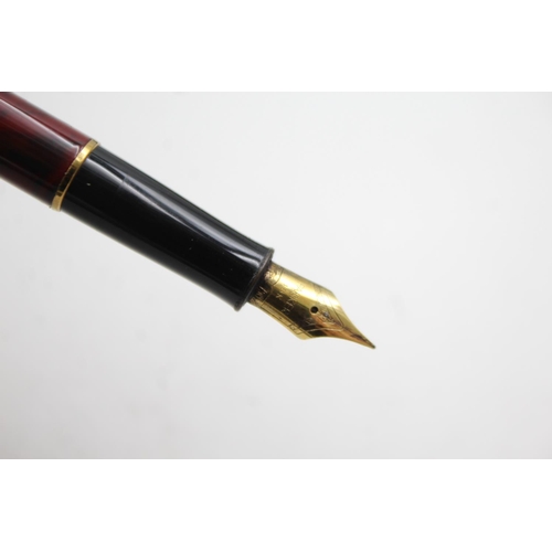 495 - PARKER Sonnet Burgundy Lacquer FOUNTAIN PEN w/ 18ct Gold Nib WRITING