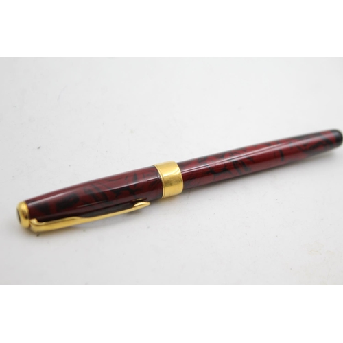 495 - PARKER Sonnet Burgundy Lacquer FOUNTAIN PEN w/ 18ct Gold Nib WRITING