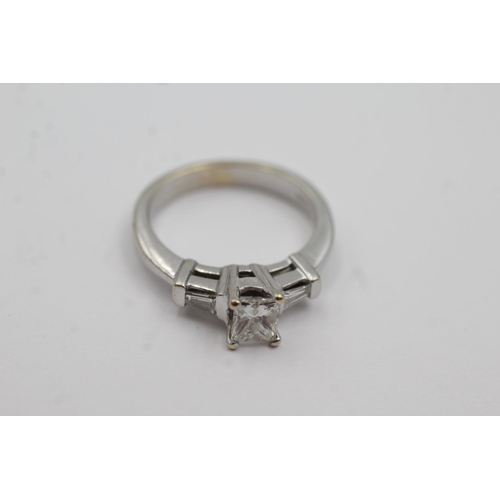 54 - 18ct white gold diamond ring (5g) Size M