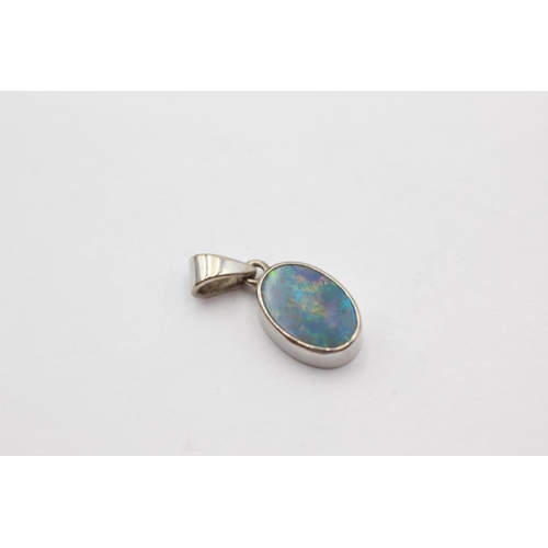 79 - 18ct white gold opal doublet pendant (1.8g)