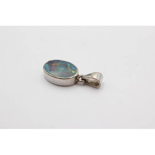 79 - 18ct white gold opal doublet pendant (1.8g)