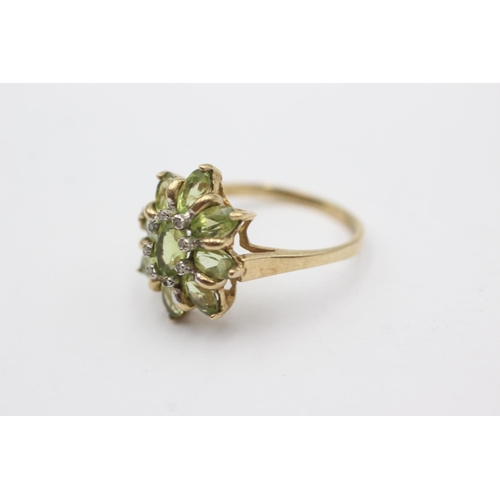 8 - 9ct gold diamond & peridot floral set ring (3.1g) Size P