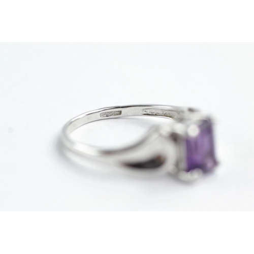 91 - 9ct white gold amethyst ring (2.5g) Size O