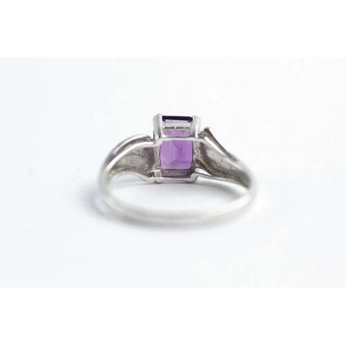 91 - 9ct white gold amethyst ring (2.5g) Size O