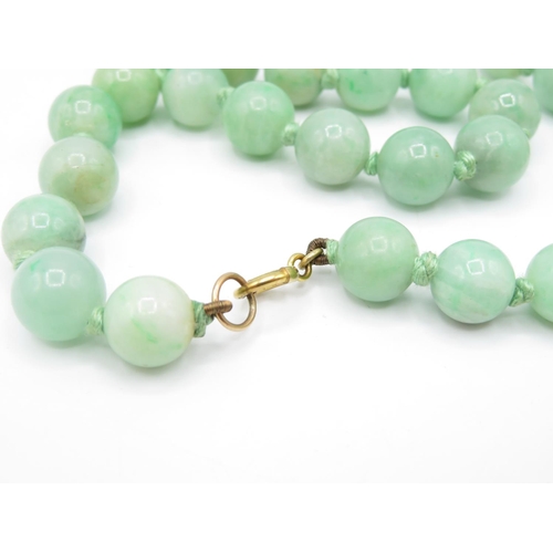 216 - 9ct gold clasped jade bead necklace (54.1g)