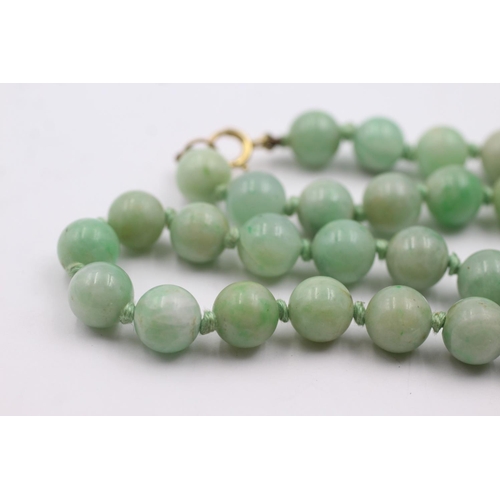 216 - 9ct gold clasped jade bead necklace (54.1g)