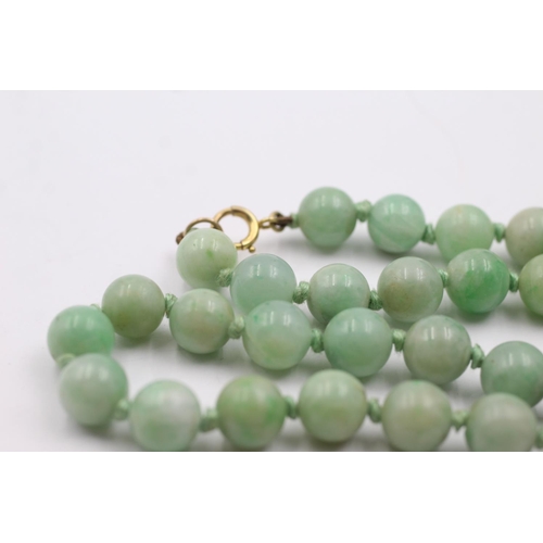 216 - 9ct gold clasped jade bead necklace (54.1g)