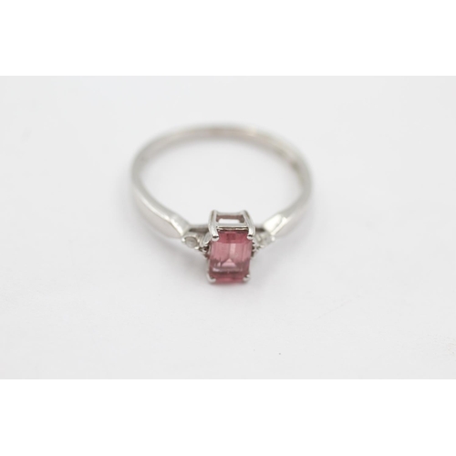 22 - 9ct white gold diamond sided tourmaline ring (1.7g) size N