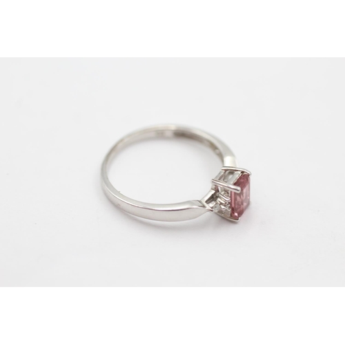 22 - 9ct white gold diamond sided tourmaline ring (1.7g) size N