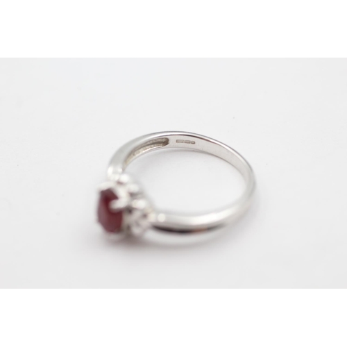 25 - 9ct white gold ruby solitaire ring (3.4g) size N