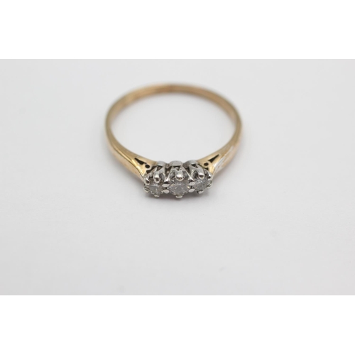 30 - 9ct gold trio diamond fronted ring (2.2g) size S