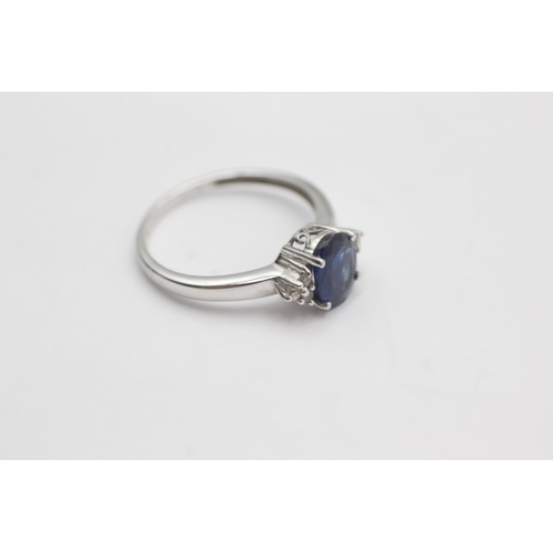 34 - 9ct white gold diamond and sapphire ring (2.4g) size P