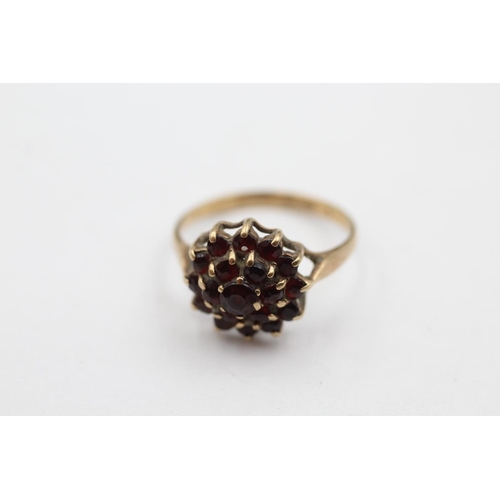 4 - 9ct gold garnet cluster ring (2g) size J