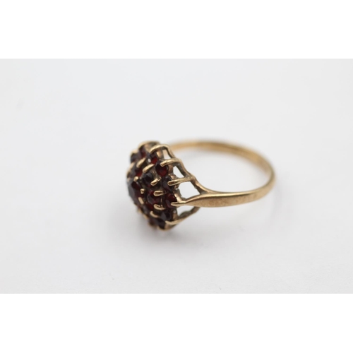 4 - 9ct gold garnet cluster ring (2g) size J