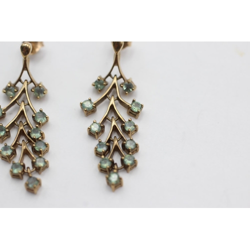 40 - 9ct gold green gemstone drop earrings (5.1g)