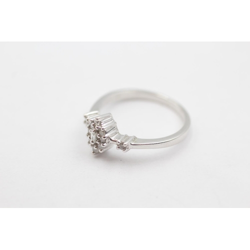 5 - 9ct white gold diamond cluster ring (2.4g) size L