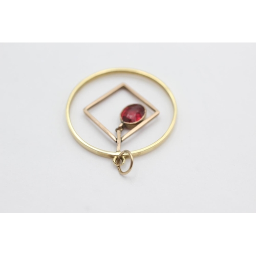 52 - 14ct and 9ct gold garnet topped doublet drop pendant (5.5g)