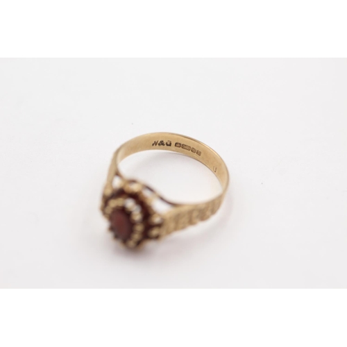 8 - 9ct gold textured band garnet floral set ring (2.7g) size N