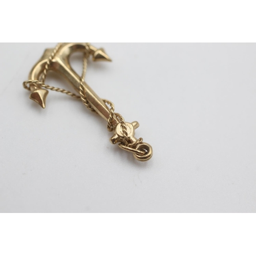 101 - 9ct gold rope wrapped anchor pendant (0.9g)