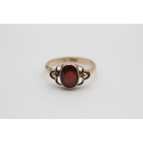 108 - 9ct rose gold garnet ring (1.9g)  Size J