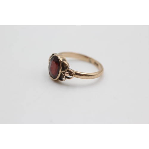 108 - 9ct rose gold garnet ring (1.9g)  Size J