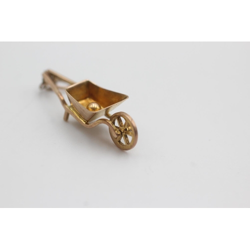 109 - 9ct gold wheelbarrow charm (1.4g)