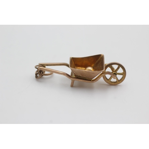 109 - 9ct gold wheelbarrow charm (1.4g)