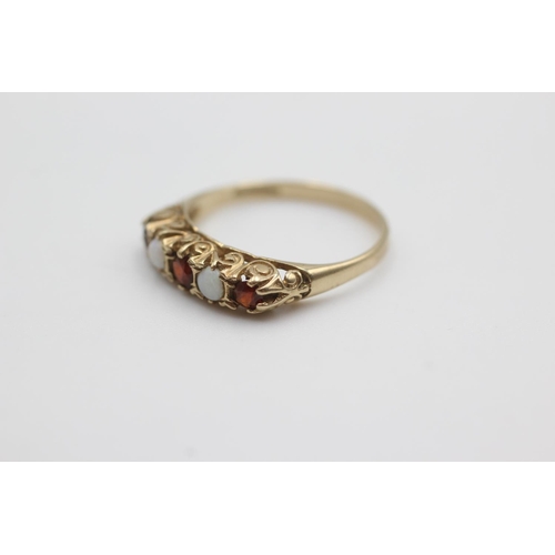 11 - 9ct gold garnet & opal fronted ring (1.9g)  Size O