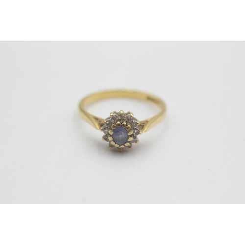 114 - 18ct gold diamond & sapphire halo ring (3.1g)  Size P