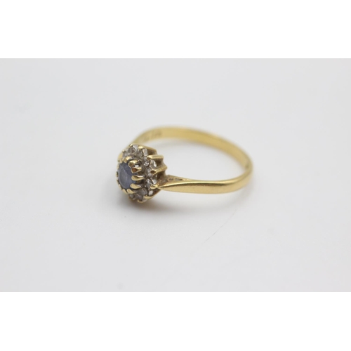 114 - 18ct gold diamond & sapphire halo ring (3.1g)  Size P