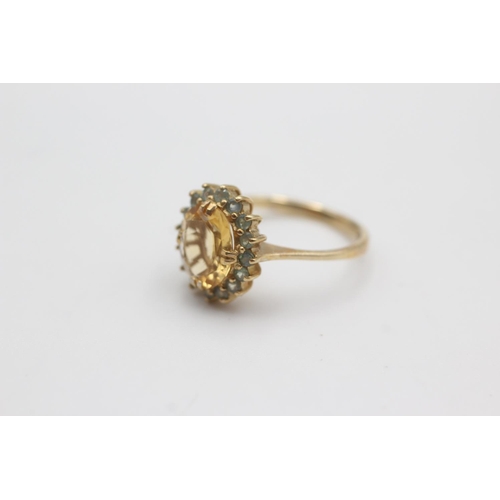 117 - 9ct gold vitrine & green gemstone ring (3.2g)  Size N