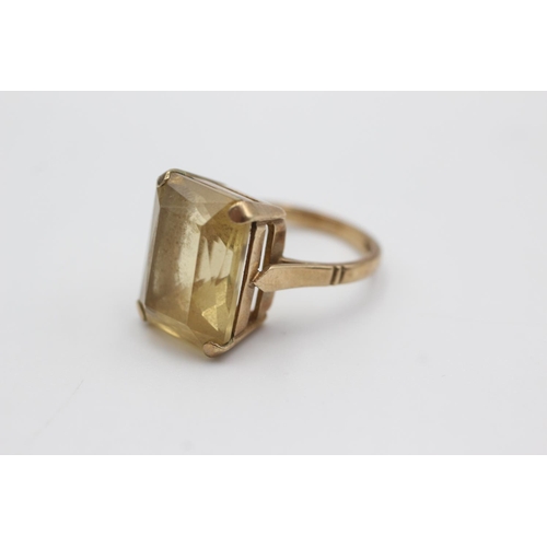 121 - 9ct gold emerald cut vitrine cocktail ring (6.2g)  Size N