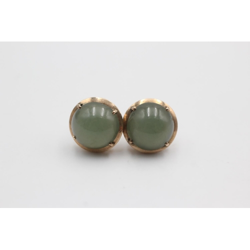 123 - 9ct gold nephrite stud earrings (5.2g)