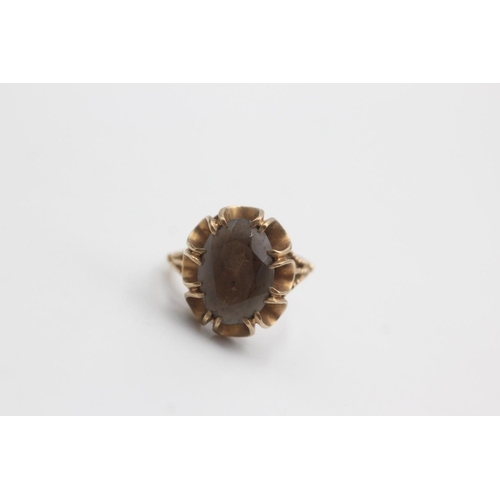 127 - 9ct gold ornate framed Smokey quartz dress ring (4.4g)  Size N