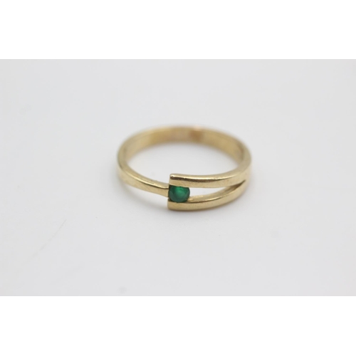 131 - 9ct gold chrysoprase ring (2.9g)  Size O