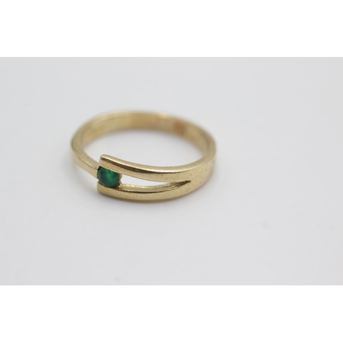 131 - 9ct gold chrysoprase ring (2.9g)  Size O