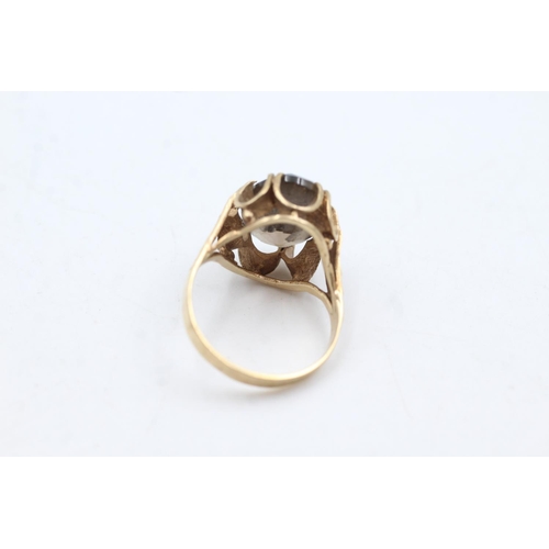 14 - 9ct gold smokey quartz claw set ring (4.1g)  Size N